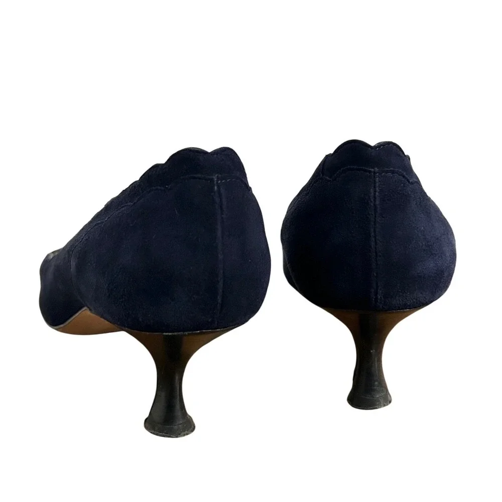 Manolo Blahnik Scalloped Navy Suede Pointed Toe Kitten Heel Pumps 37 7 Old Money